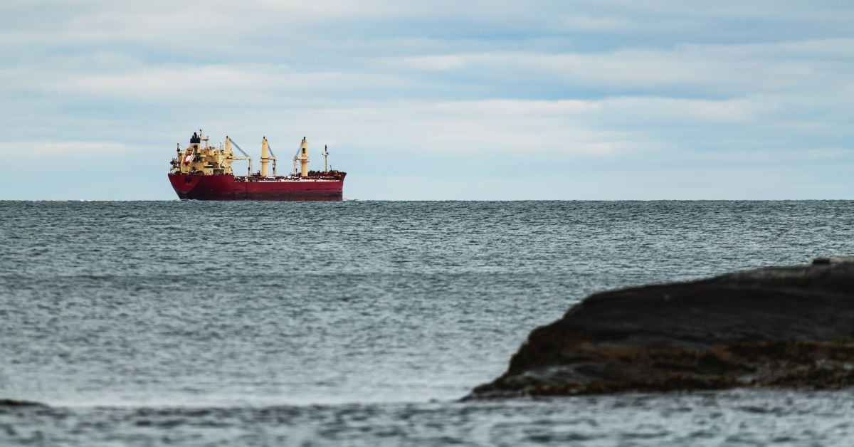 Seafarer Killed in Attack on Bulk Carrier in Hormuz