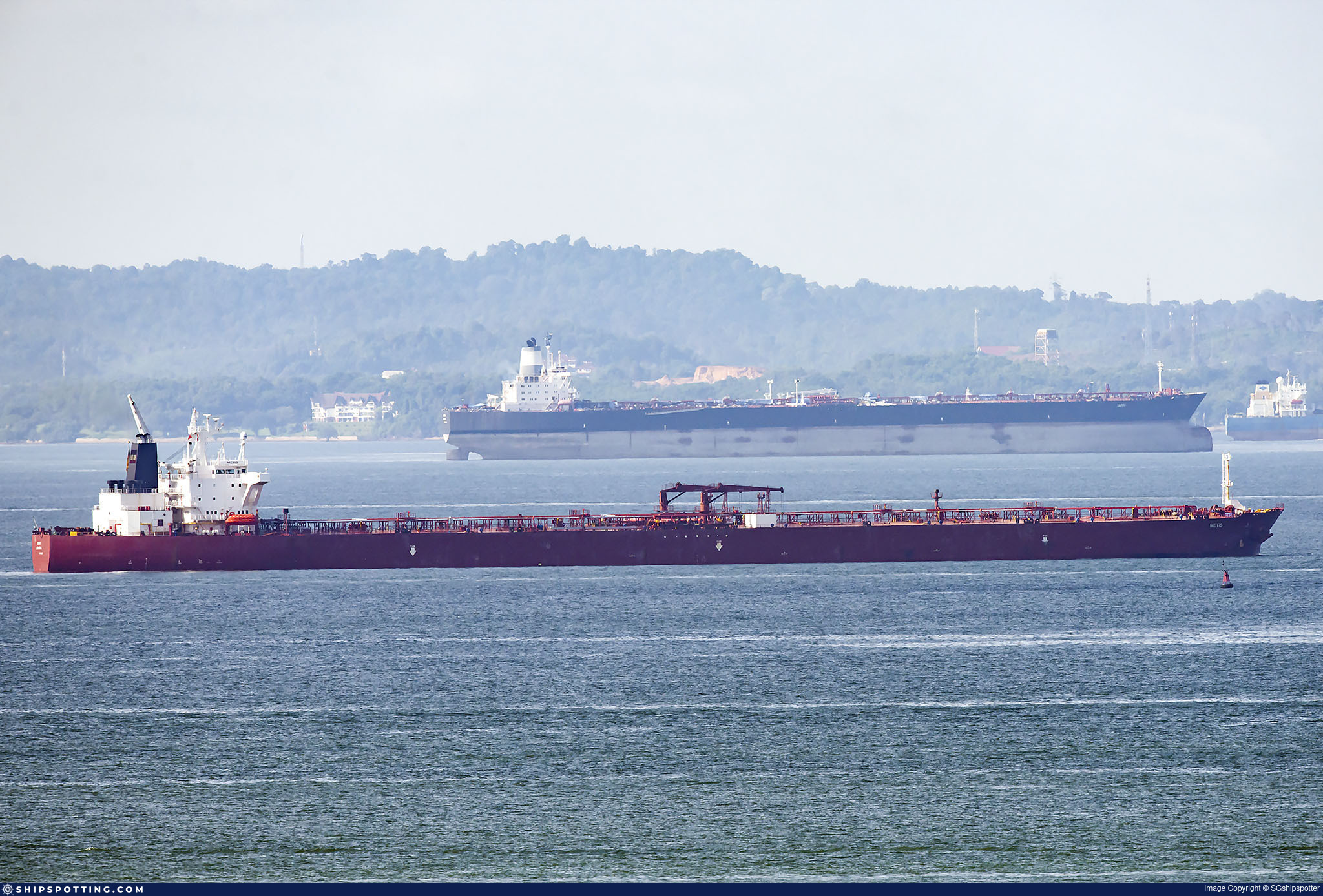 Crew Evacuated Before Attack on Tanker Noxen, Footage Suggests