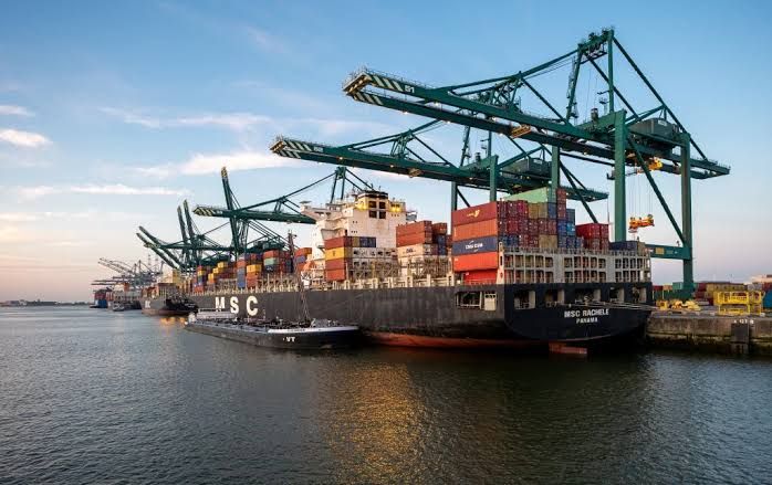 Oil Spill Cleanup Continues at Antwerp's Deurganckdok Terminal
