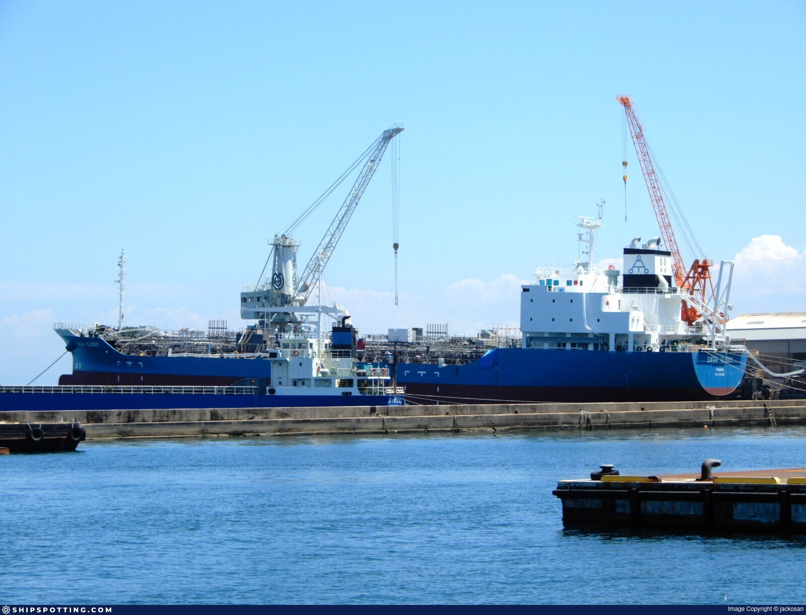 Uni-Tankers Orders Eight Newbuild Tankers for Time Charter