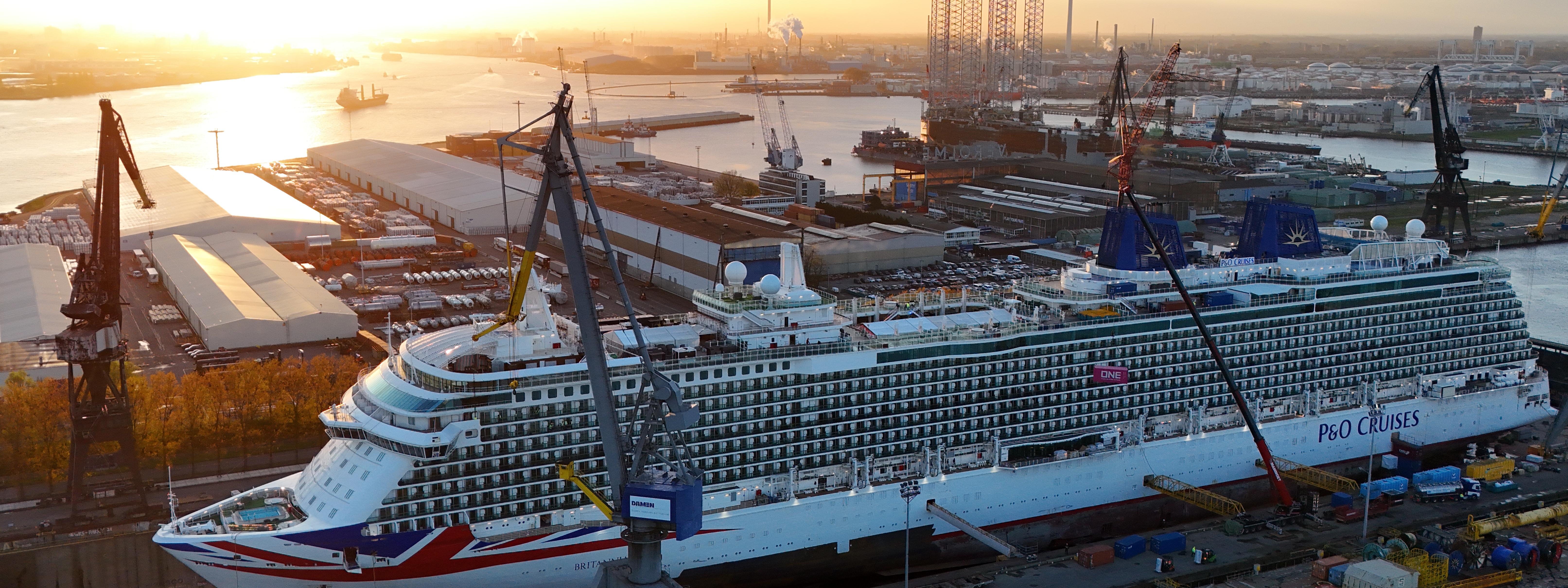 DAMEN SHIPREPAIR ROTTERDAM, Location Botlek